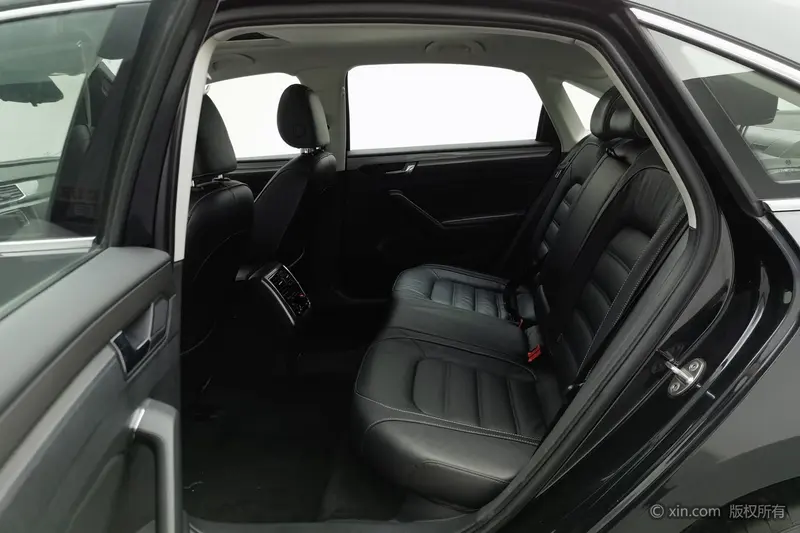 Volkswagen Passat — фото 14