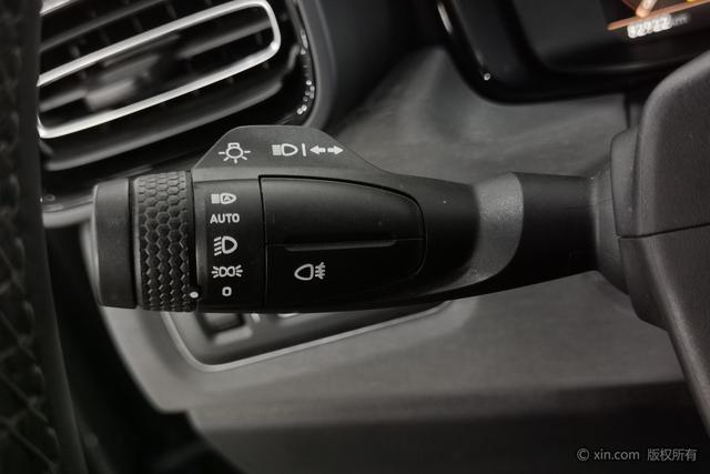 Lynk & Co 03 2022 1.5 TD DCT Pro — фото 16
