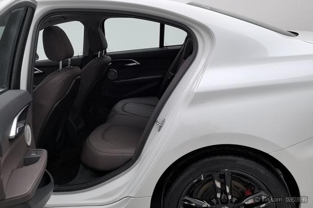 BMW 1 series id 3810562 из Китая 14