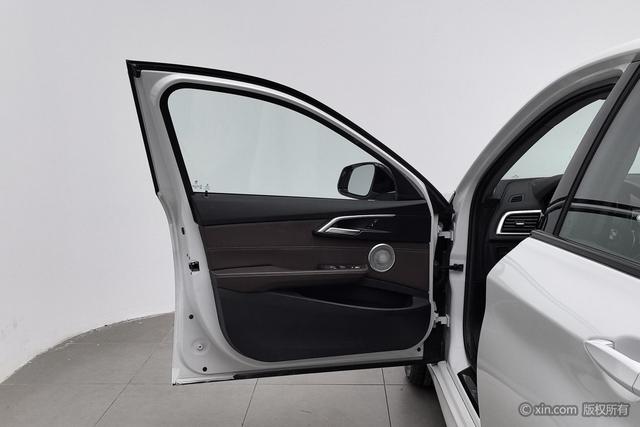 BMW 1 series id 3810562 из Китая 15