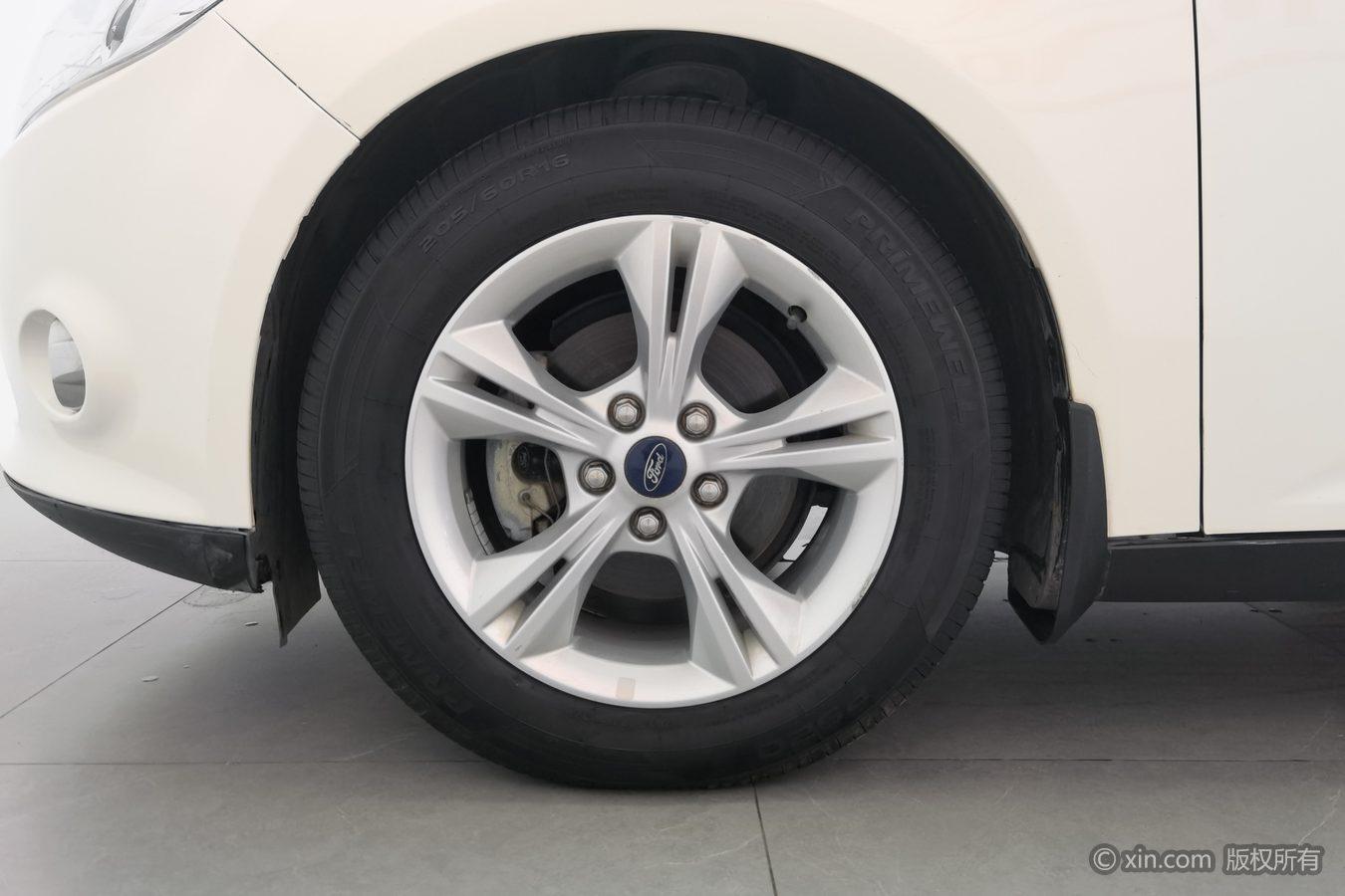 Ford Focus 2012 1.6L AT