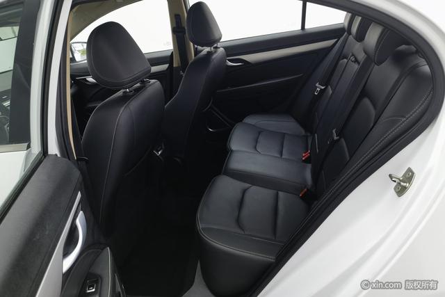Geely Emgrand 2018 1.5 L CVT — фото 19