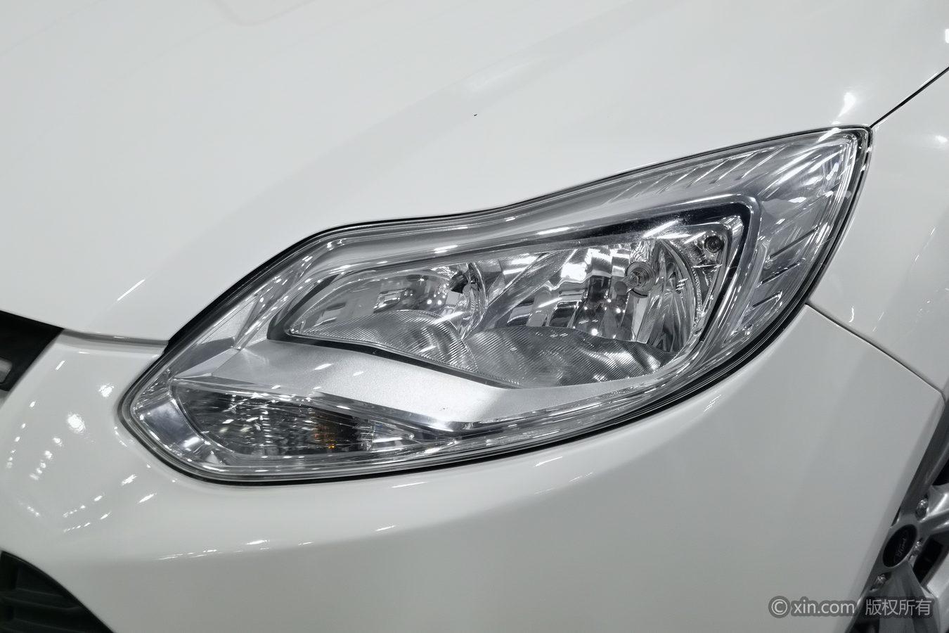 Ford Focus 2012 1.6L AT