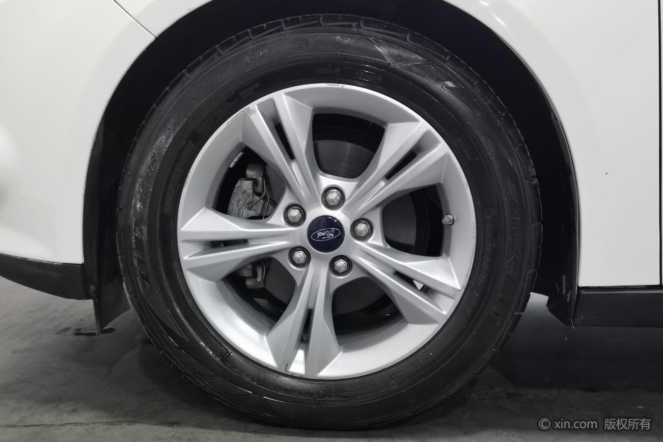 Ford Focus 2012 1.6L AT