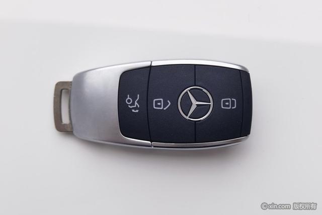 Mercedes-Benz GLB 2023 GLB 220 — фото 6