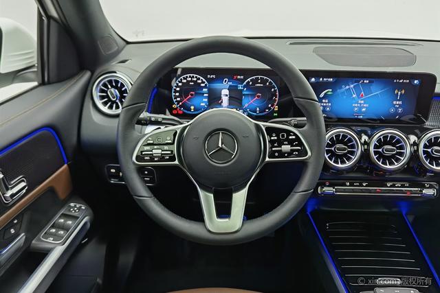 Mercedes-Benz GLB 2023 GLB 220 — фото 15