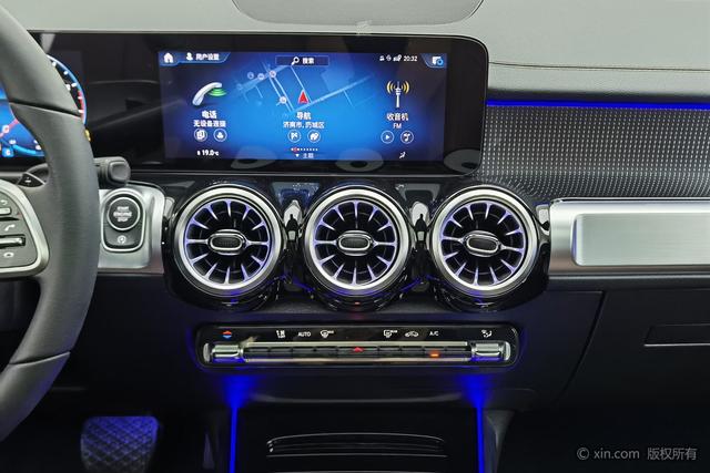 Mercedes-Benz GLB 2023 GLB 220 — фото 14
