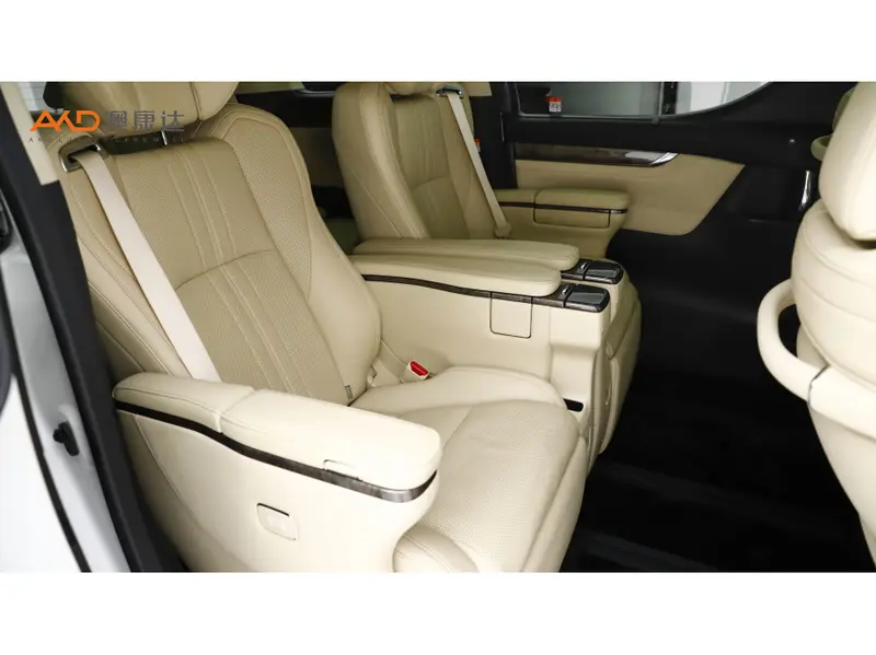 Toyota Alphard — фото 6