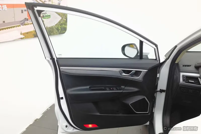 Geely Emgrand GS — фото 16