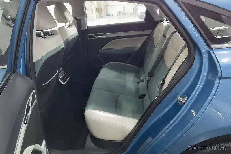 Geely Emgrand L hip — фото 14