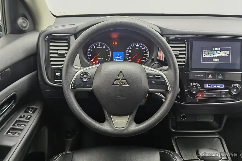 Mitsubishi Outlander — фото 9