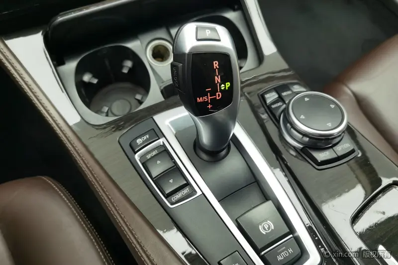 BMW 5 Series — фото 10