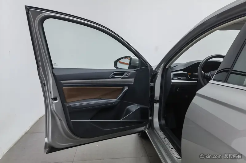 Volkswagen Lavida 280 TSI DSG Luxury — фото 16