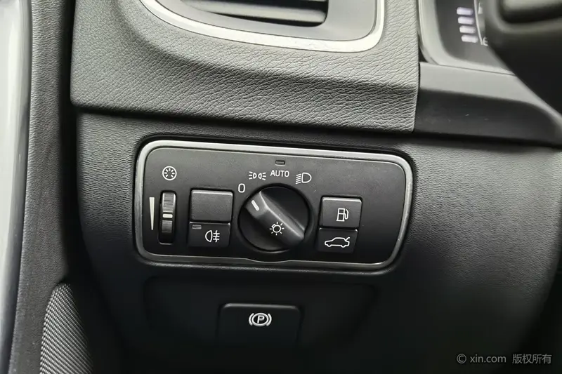 Volvo S60 — фото 11