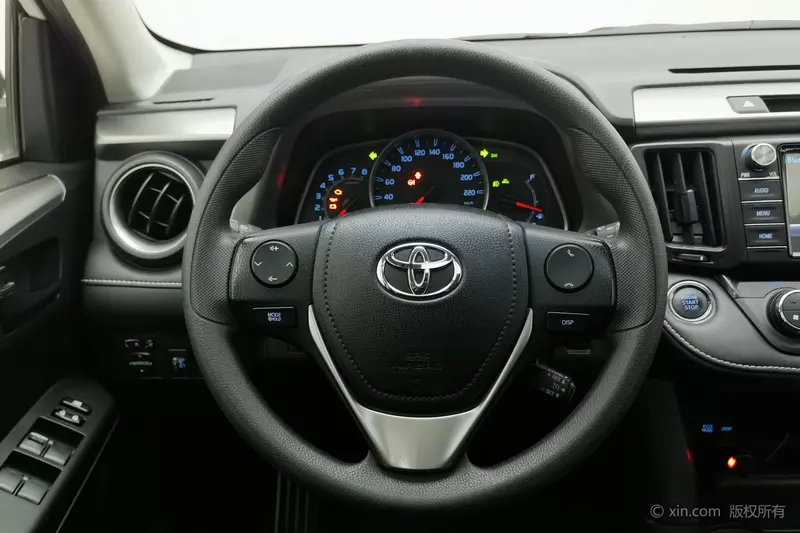 Toyota RAV4 — фото 9
