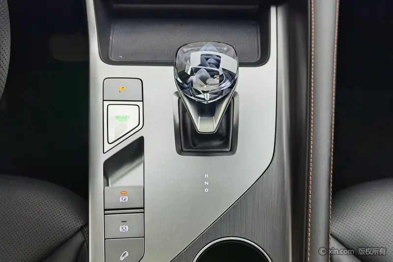 Roewe eRX5 — фото 10