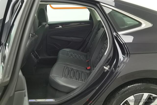 Volkswagen Passat PHEV id 3816623 из Китая 7