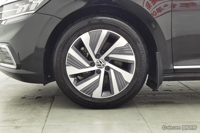 Volkswagen Passat PHEV id 3816623 из Китая 10