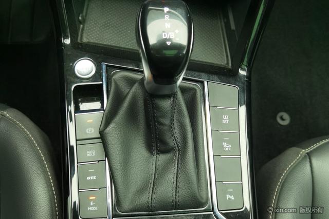 Volkswagen Passat PHEV id 3816623 из Китая 13