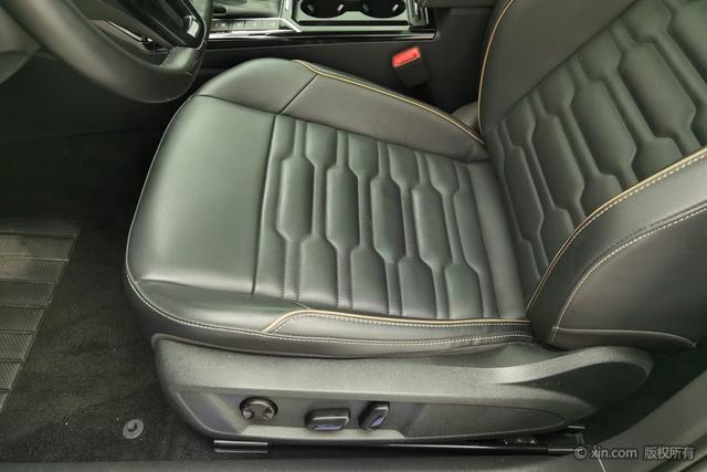 Volkswagen Passat PHEV id 3816623 из Китая 14