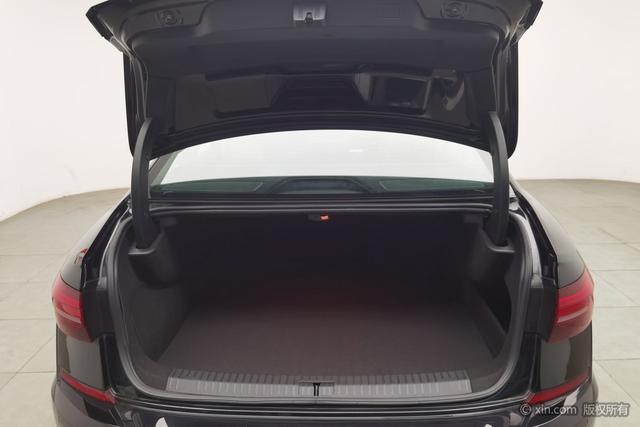 Volkswagen Passat PHEV id 3816623 из Китая 18