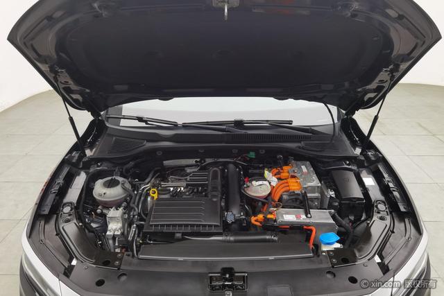 Volkswagen Passat PHEV id 3816623 из Китая 23