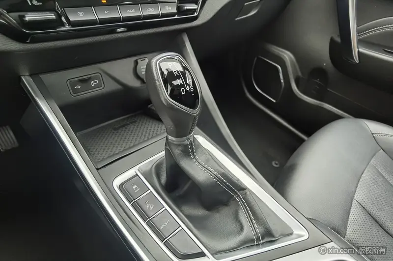 Geely Vision X 3 1.5 L CVT Premium — фото 11