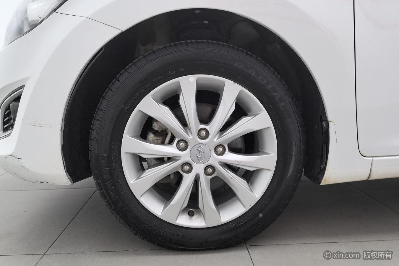 Hyundai Elantra 2016 1.6L MT Luxury
