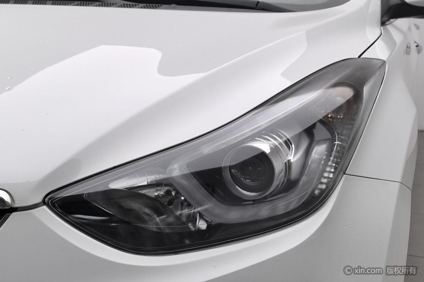 Hyundai Elantra 2016 1.6L MT Luxury