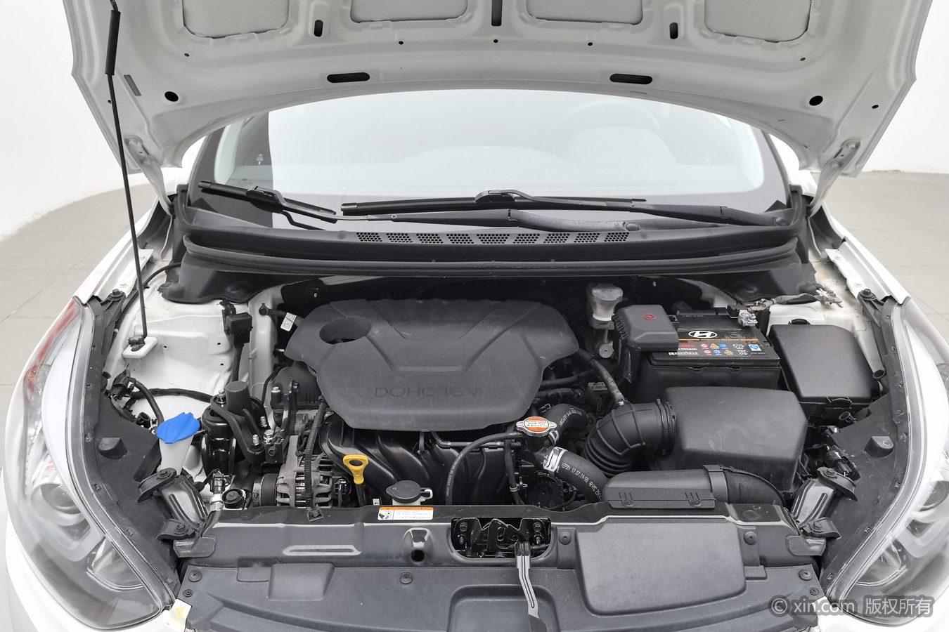Hyundai Elantra 2016 1.6L MT Luxury