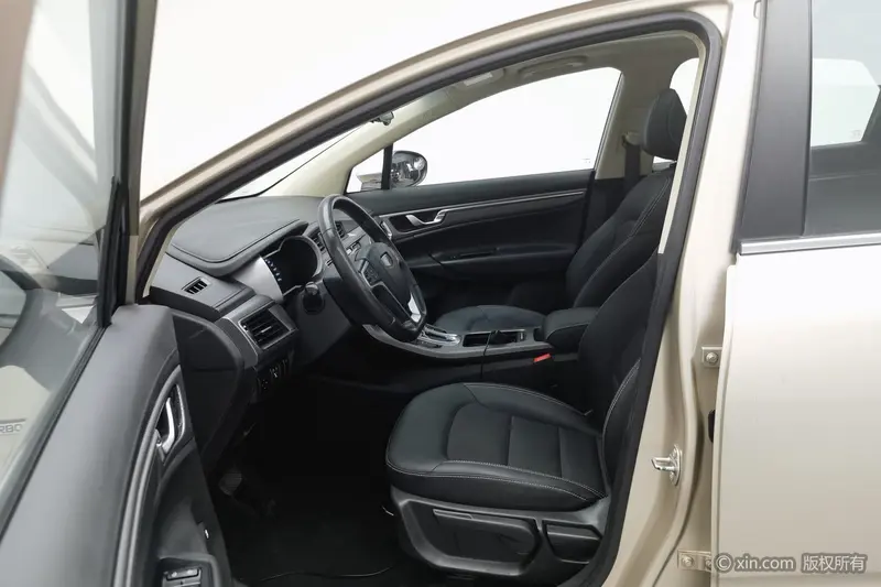 Geely Emgrand GS — фото 12