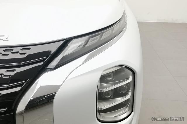 Mitsubishi Outlander 2023 1.5 T CVT 4 WD 7 — фото 7