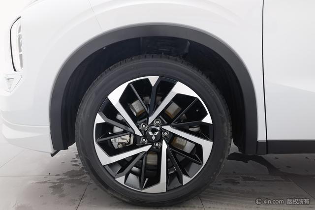Mitsubishi Outlander 2023 1.5 T CVT 4 WD 7 — фото 8