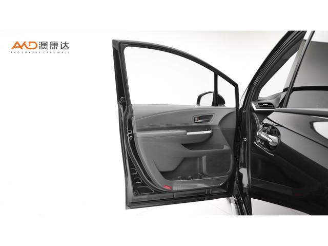 Toyota Granvia 2024 2.5 L 2 WD — фото 11