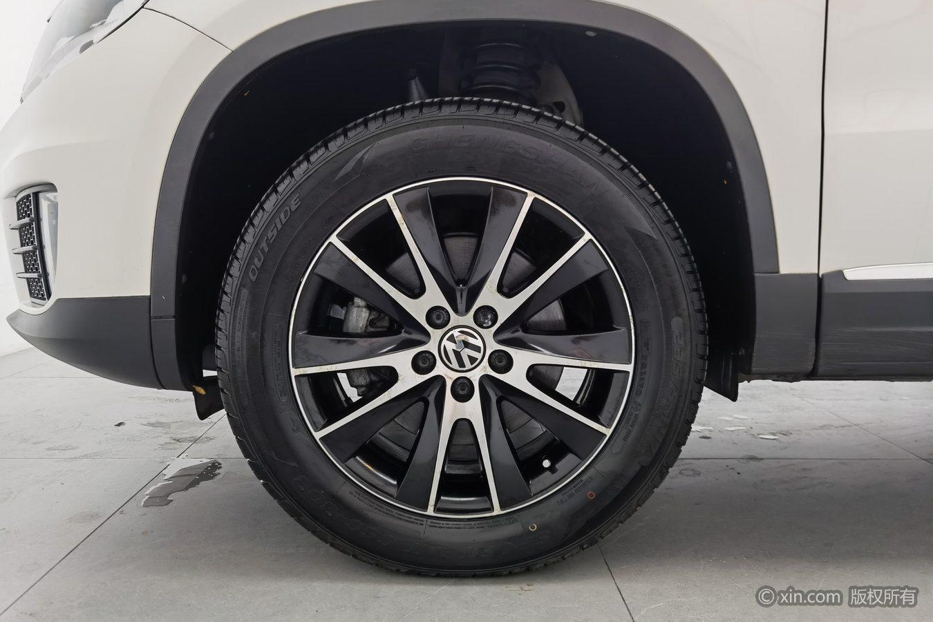 Volkswagen Tiguan 2015 2.0TSI AT Luxury