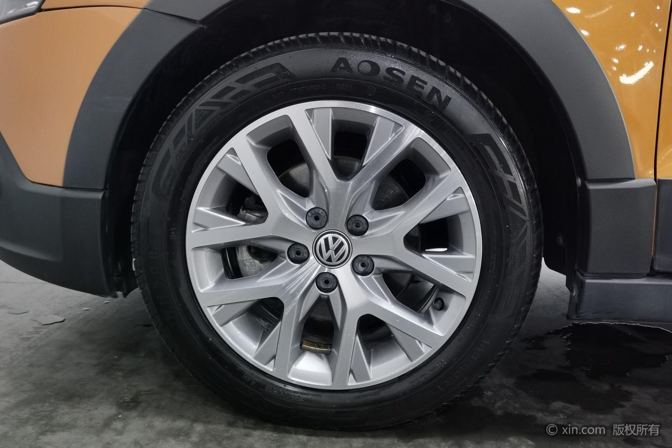 Volkswagen Polo 2016 1.6L Cross Polo AT