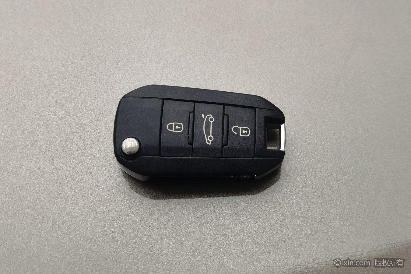 Peugeot 301 2014 1.6L MT Comfort