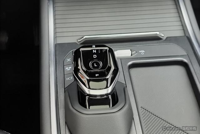 Ford Edge 2025 L 2.0 T Eco Boost EHybrid 2 WD Luxury — фото 16