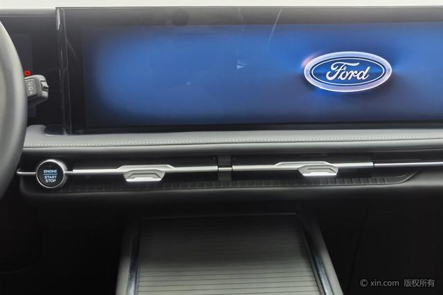 Ford Edge 2025 L 2.0 T Eco Boost EHybrid 2 WD Luxury — фото 14
