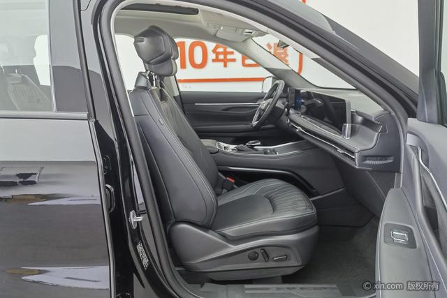 Ford Edge 2025 L 2.0 T Eco Boost EHybrid 2 WD Luxury — фото 8