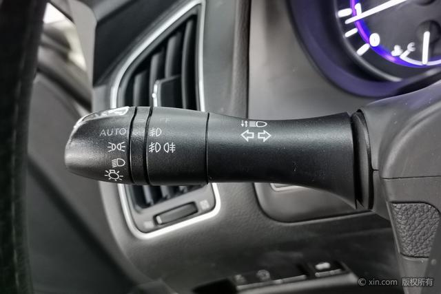 Infiniti Q50L 2015 2.0 T — фото 16