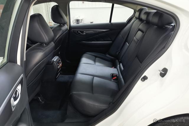 Infiniti Q50L 2015 2.0 T — фото 19