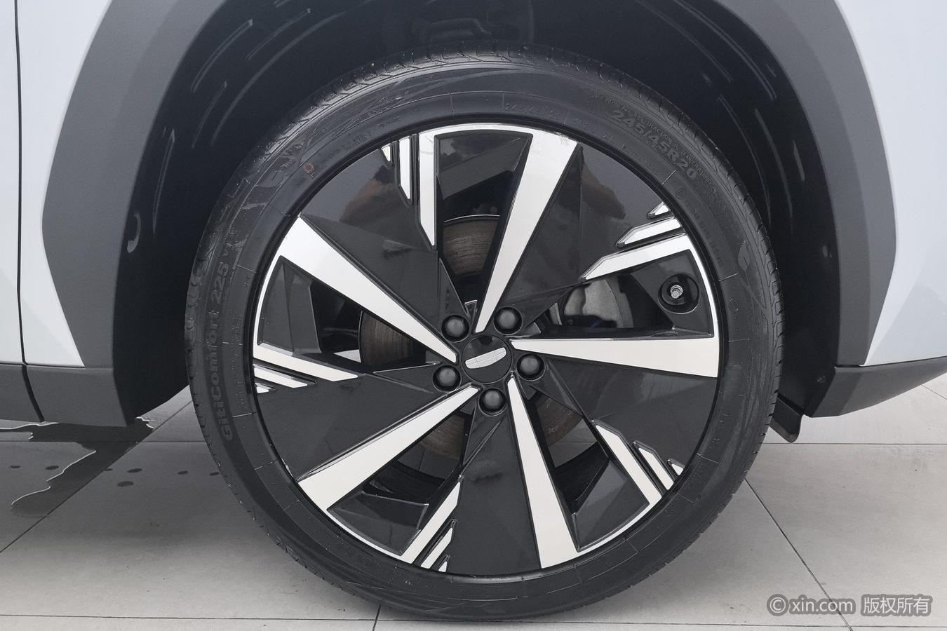 Geely Boyue L L 2023 1.5TD DCT Luxury