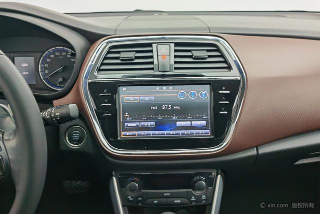 Suzuki Vitara 2017 1.6 L CVT 2 WD — фото 11