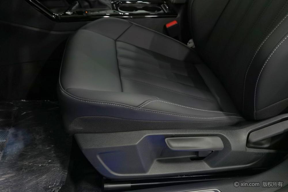 Volkswagen Passat PHEV, фото 18