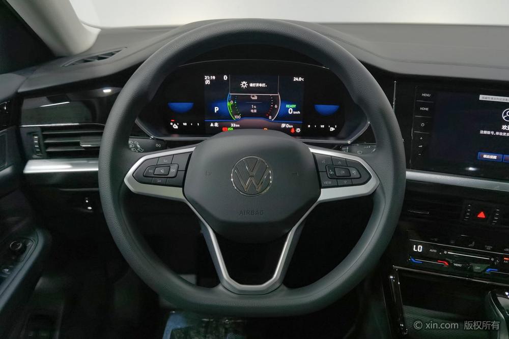 Volkswagen Passat PHEV, фото 13
