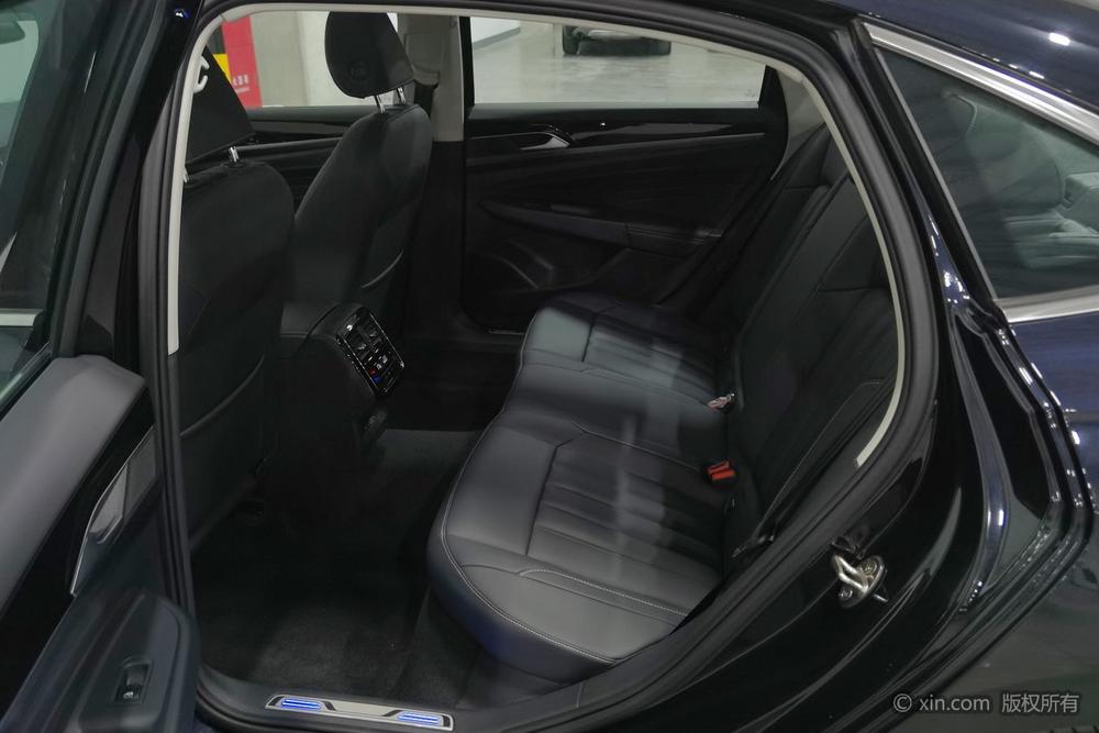 Volkswagen Passat PHEV, фото 19