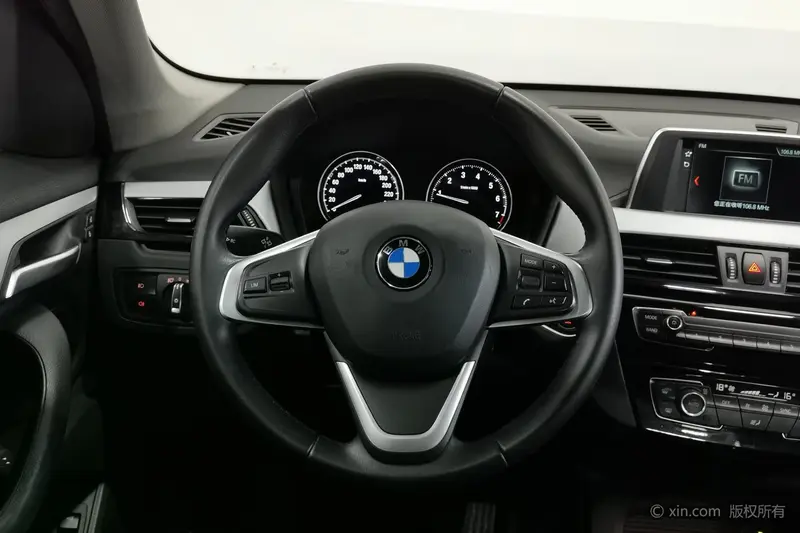BMW X1 — фото 9