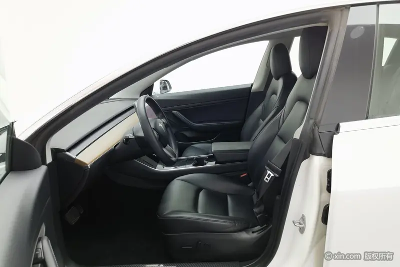 Tesla Model 3 — фото 10