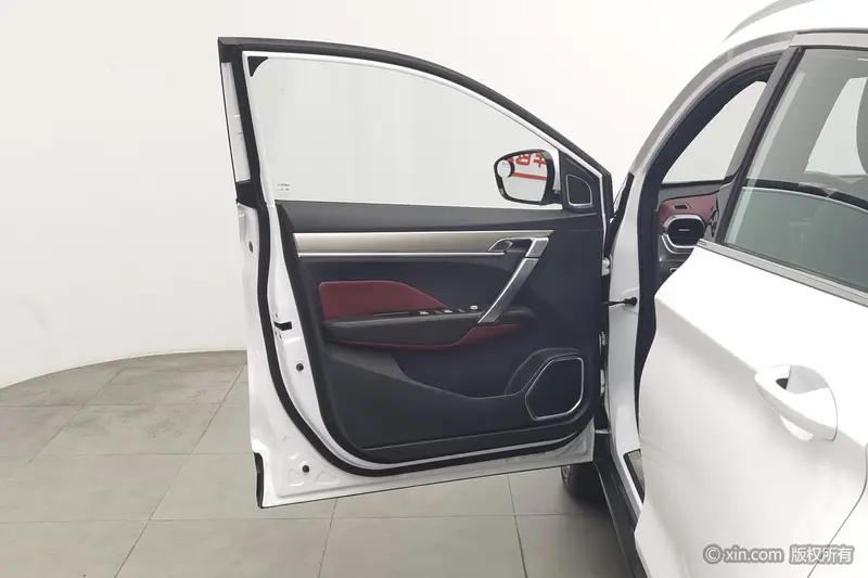 Geely Coolray (Binyue) — фото 16